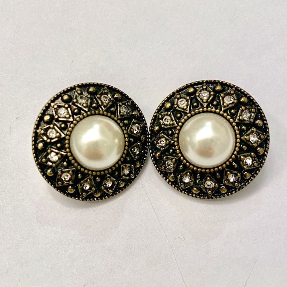 Aged Look Metal w Rhinestones and Faux Peal Clip On Earrings - Picture 1 of 3